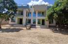 5 Bed House in Garden Estate - 1