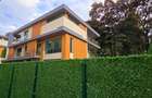 5 Bed House with En Suite at Lavington Green - 1