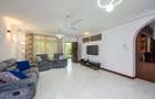 6 Bed House with En Suite at Greenwood Drive - 4