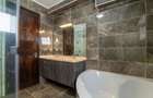 3 Bed Apartment with En Suite in Riverside - 11