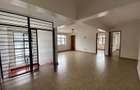 5 Bed House with En Suite in Ridgeways - 6