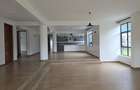5 Bed Townhouse with En Suite in Ridgeways - 6