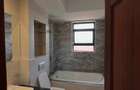 4 Bed Apartment with En Suite at Riverside Drive - 16
