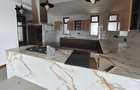 3 Bed Apartment with En Suite in Riverside - 10