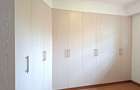 5 Bed Townhouse with En Suite at - 13