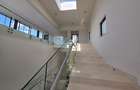 5 Bed House with En Suite in Brookside - 9
