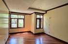 4 Bed House with En Suite in Hill View - 7