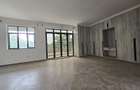 4 Bed House with En Suite in Ridgeways - 12