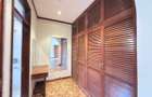 5 Bed Townhouse with En Suite in Brookside - 9
