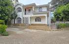 5 Bed Townhouse with En Suite at Lavington Road - 2
