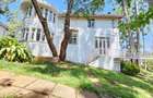 5 Bed House with En Suite in Rosslyn - 2