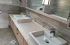 5 Bed Townhouse with En Suite in Lavington - 18