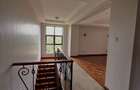 4 Bed Apartment with En Suite at Riverside Drive - 12