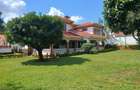 4 Bed Villa with En Suite at Rossylin Lone Tree - 1