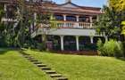 5 Bed House with En Suite in Runda - 1
