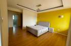 5 Bed Apartment with En Suite in Brookside - 13