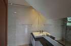 4 Bed Apartment with En Suite at Riverside Drive - 11