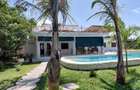 4 Bed Villa with En Suite at Paparemo - 1
