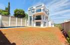 5 Bed Villa with En Suite at Lavington - 17