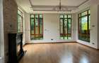 5 Bed Townhouse with En Suite in Lavington - 3