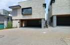 5 Bed House with En Suite in Kyuna - 3