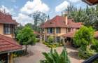 5 Bed House with En Suite in Lavington - 1