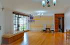 3 Bed Apartment with En Suite in Valley Arcade - 2