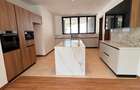 5 Bed House with En Suite in Nyari - 3