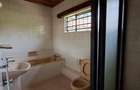 4 Bed House with En Suite in Nyari - 12