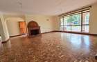 4 Bed House with En Suite at Mountain View - 4