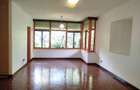 3 Bed Apartment with En Suite in Riverside - 11