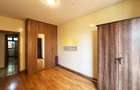 4 Bed Apartment with En Suite in Parklands - 9