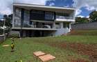 5 Bed Villa with En Suite in Nyari - 1