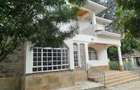 5 Bed House with En Suite in Lavington - 15