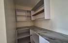 4 Bed House with En Suite in Thome - 10