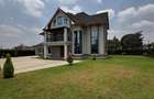 5 Bed House with En Suite in Runda - 1
