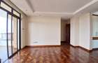 3 Bed Apartment with En Suite in Riverside - 9