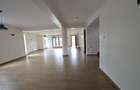 5 Bed Townhouse with En Suite in Ridgeways - 9