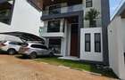 6 Bed Villa with En Suite in Lavington - 2