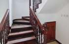 6 Bed House with En Suite in Nyari - 12