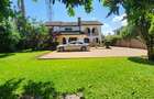 5 Bed House with En Suite in Mountain View - 1