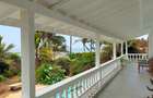 4 Bed House with En Suite in Bofa - 14