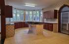 5 Bed Townhouse with En Suite in Rosslyn - 2