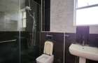 5 Bed House with En Suite at Hardy - 8