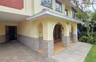 4 Bed Townhouse with En Suite at Lavington - 3