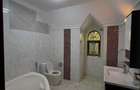 5 Bed Townhouse with En Suite at Othaya Road - 16