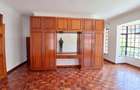 5 Bed Townhouse with En Suite at Lavington - 14