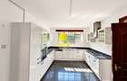 4 Bed House with En Suite in Rosslyn - 4