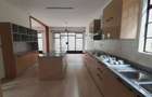 5 Bed Townhouse with En Suite in Lavington - 6