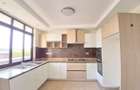 3 Bed Apartment with En Suite at Riverside Drive - 6